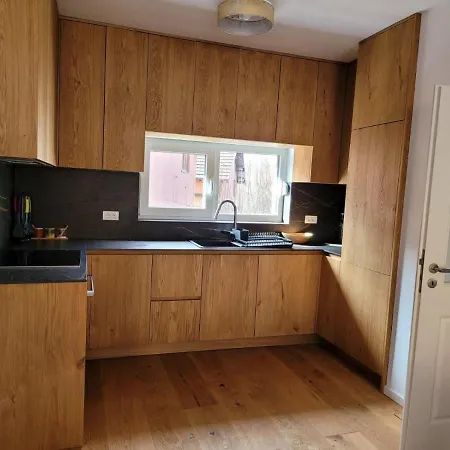 فيلة Qama Brezovice Strpce